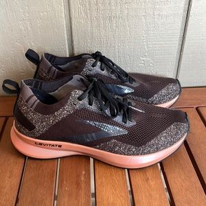 Brooks Levitate 4 in black and rose gold